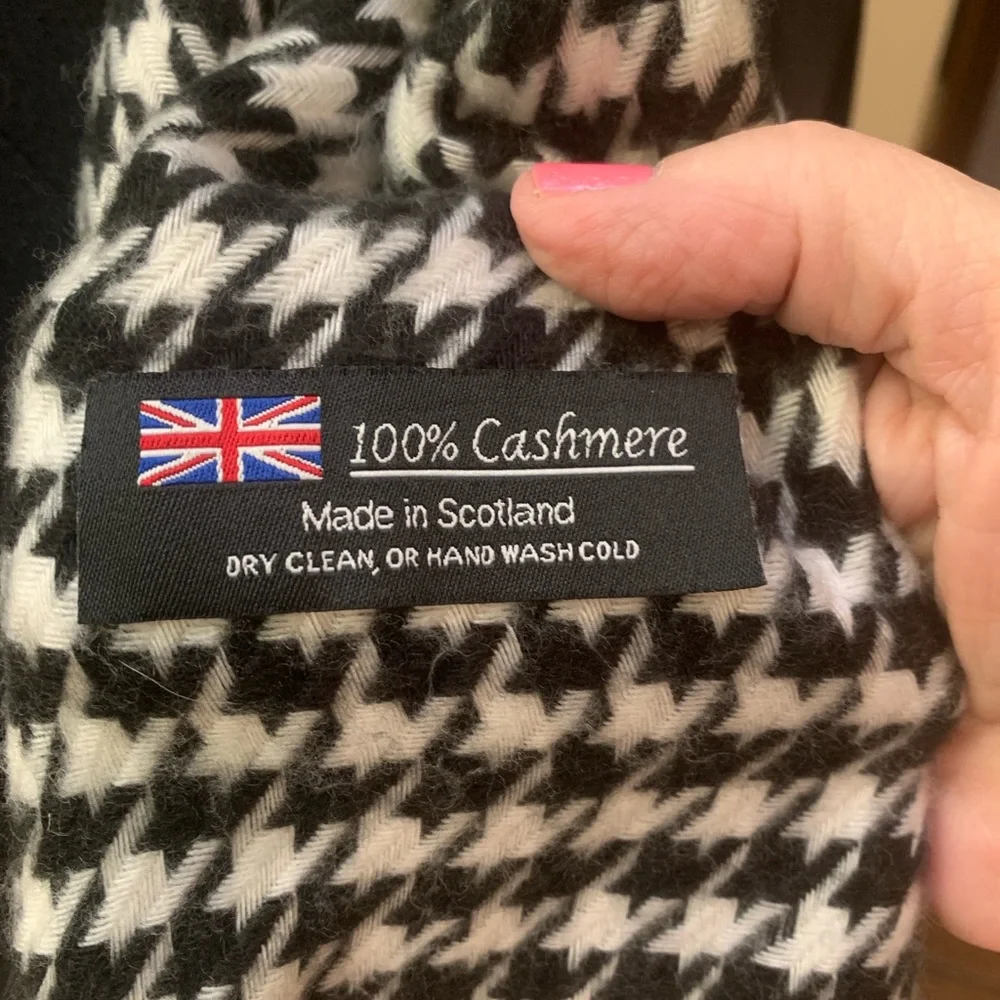 Classic Cashmere Black and White Houndstooth Scarf